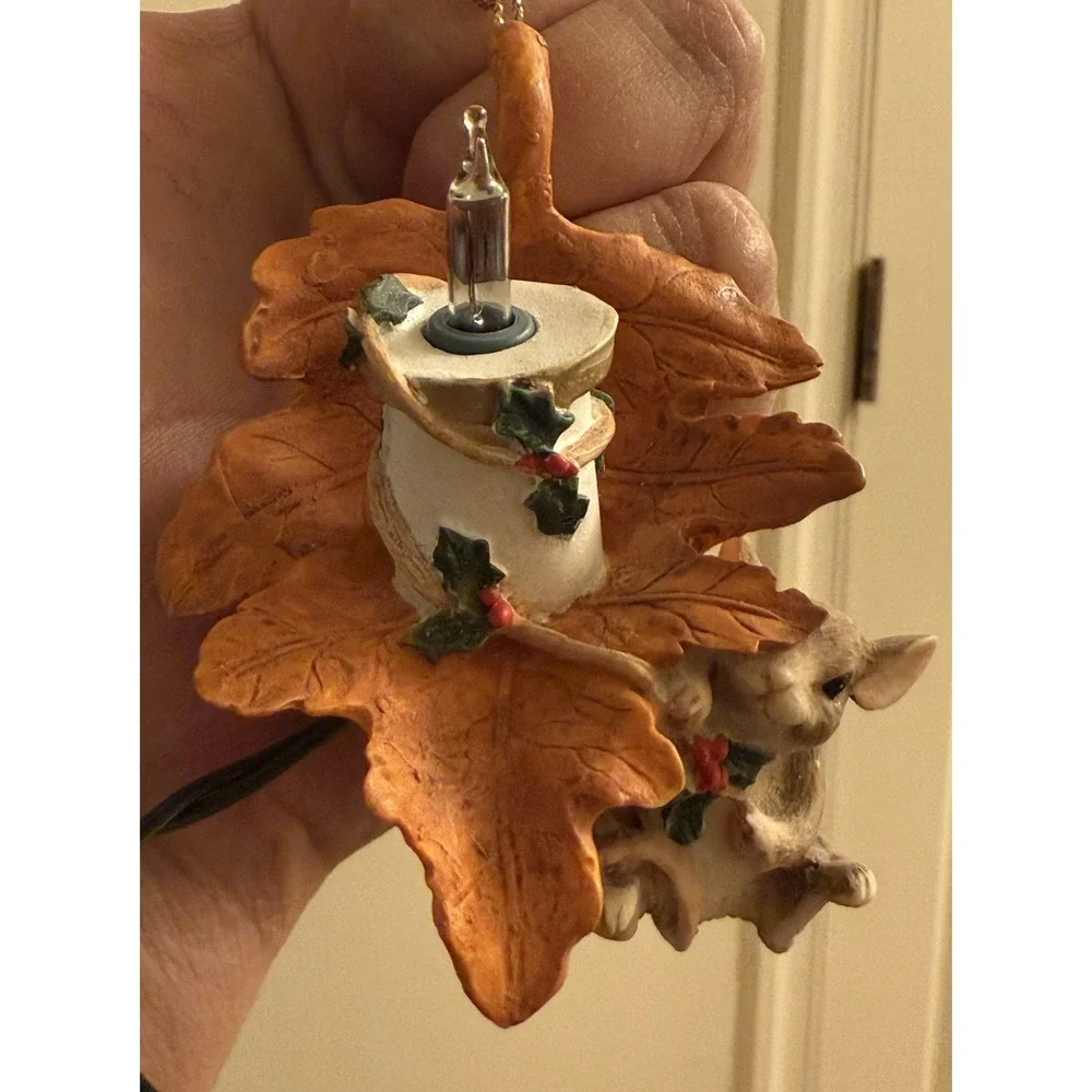 Vintage Silvestri CHARMING TAILS Mouse Lighted‎ LEAF Christmas Ornament 87402